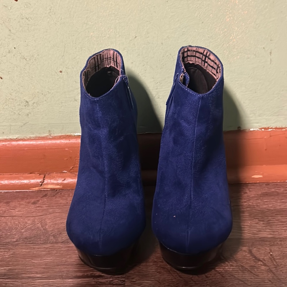 Michael Antonio Royal blue suede & black patent leather wedge bootie 8.5